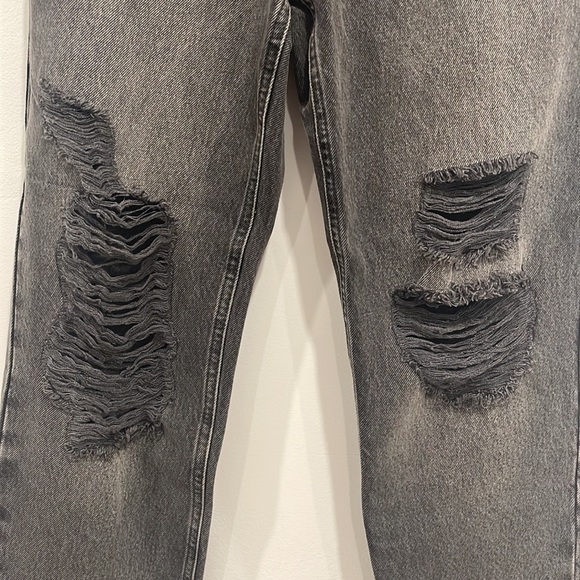 ✨Gisele Straight Leg Distressed Jeans✨ - Picture 2 of 5